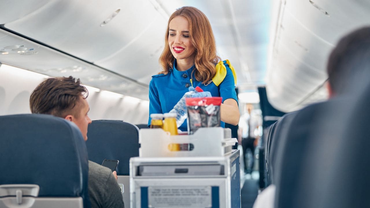 Jubilación anticipada sin penalización en la pensión para azafatas de vuelo: La nueva propuesta en el Congreso