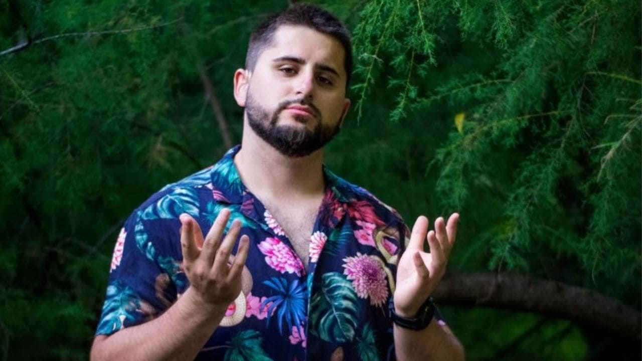Alberto, influencer con discapacidad auditiva
