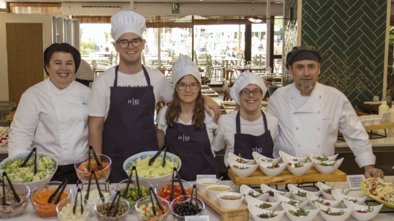 El hotel ‘H10 Cambrils Playa’ apuesta por la inclusión laboral de personas con discapacidad intelectual