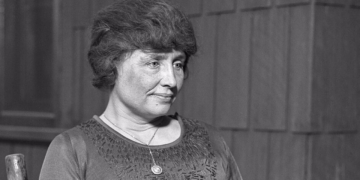 Helen Keller, la primera persona sordociega en graduarse en la Universidad