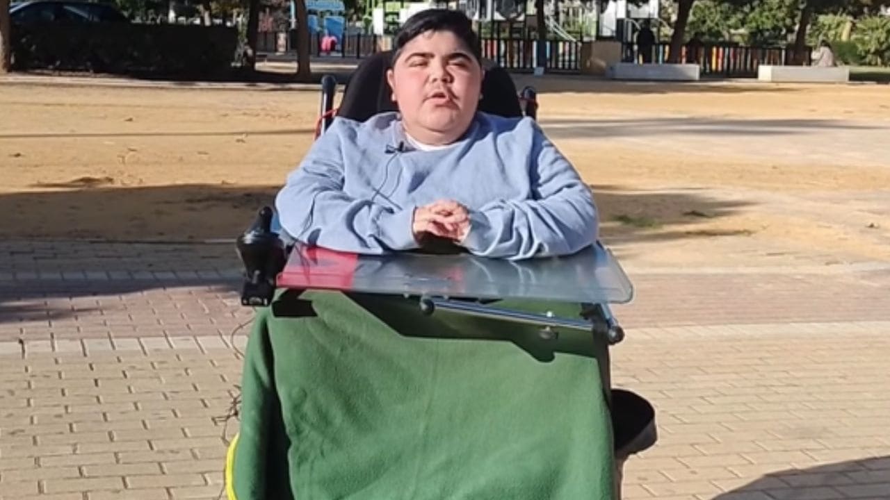 Jesús Frost, joven con discapacidad y aficionado del Recreativo de Huelva