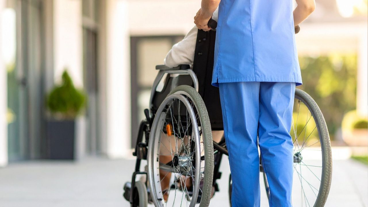 La Ley de Dependencia "está en punto muerto y sin financiación