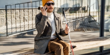 La ONCE destaca la importancia del bastón en las personas ciegas: "Seguridad y autonomía en el día a día"