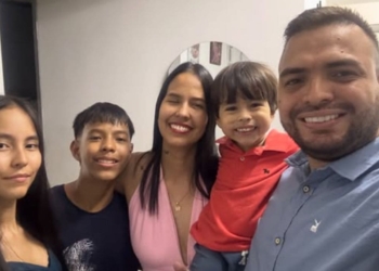 La bonita conexión entre una madre ciega y su hijo: "Sabe que necesito cosas que no puedo hacer"