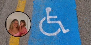 La madre de una niña con discapacidad carga contra el mal uso de plazas PMR: "No seas egoísta"
