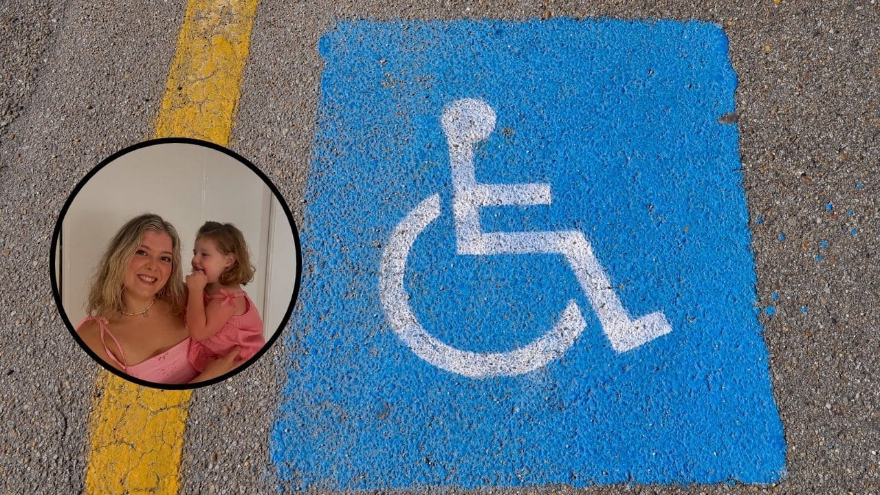 La madre de una niña con discapacidad carga contra el mal uso de plazas PMR: "No seas egoísta"