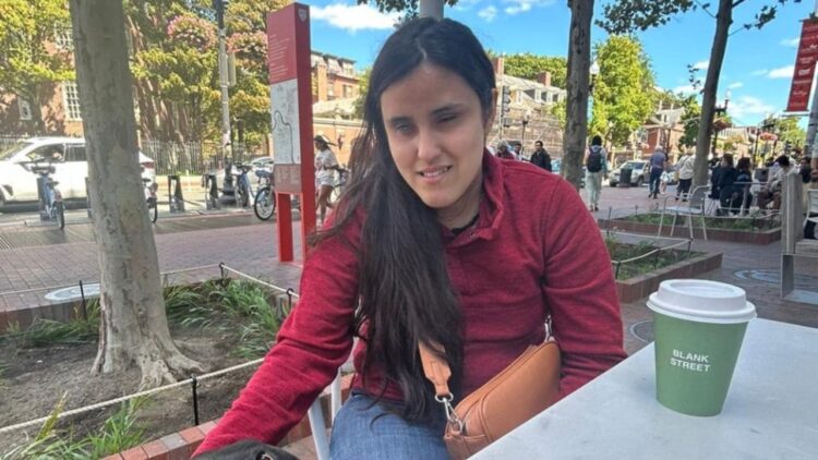 Milagros Costabel, una joven ciega que se ha graduado en Harvard y viaja por el mundo con su perro guía