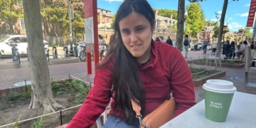 Milagros Costabel, una joven ciega que se ha graduado en Harvard y viaja por el mundo con su perro guía