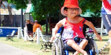 Pedrito, un niño de 12 años con discapacidad completa su primer triatlón en San Lorenzo