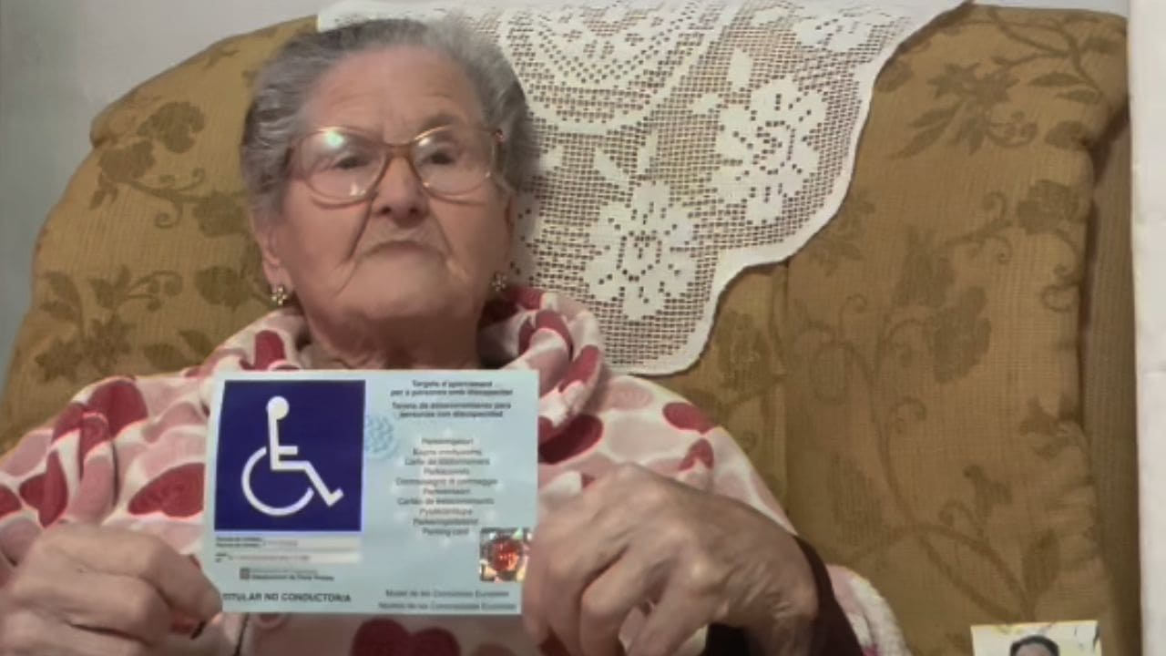 Dolores manda un mensaje a la sociedad: «Si utilizas las plazas PMR sin necesitarlas, yo no podré acceder»