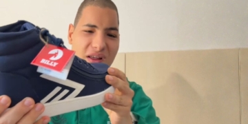 Roque Star muestra unas zapatillas adaptadas para personas con discapacidad