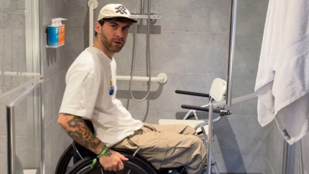 Rubén Nova, influencer con discapacidad: «Jamás había visto un baño adaptado tan perfecto»