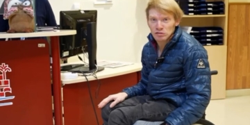 Ulises, usuario en silla de ruedas, muestra cómo es un espacio 100% inclusivo en Córdoba