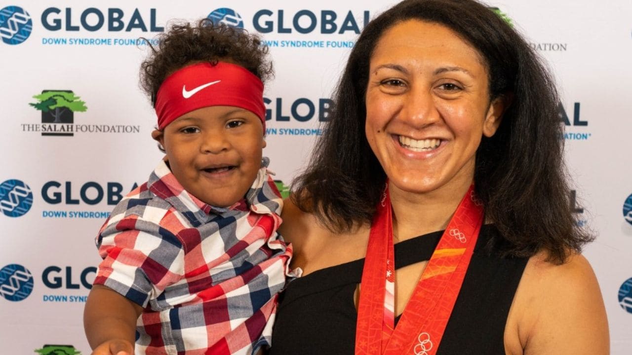 La impresionante historia detrás del oro olímpico de Elana Meyers: madre de dos hijos con discapacidad