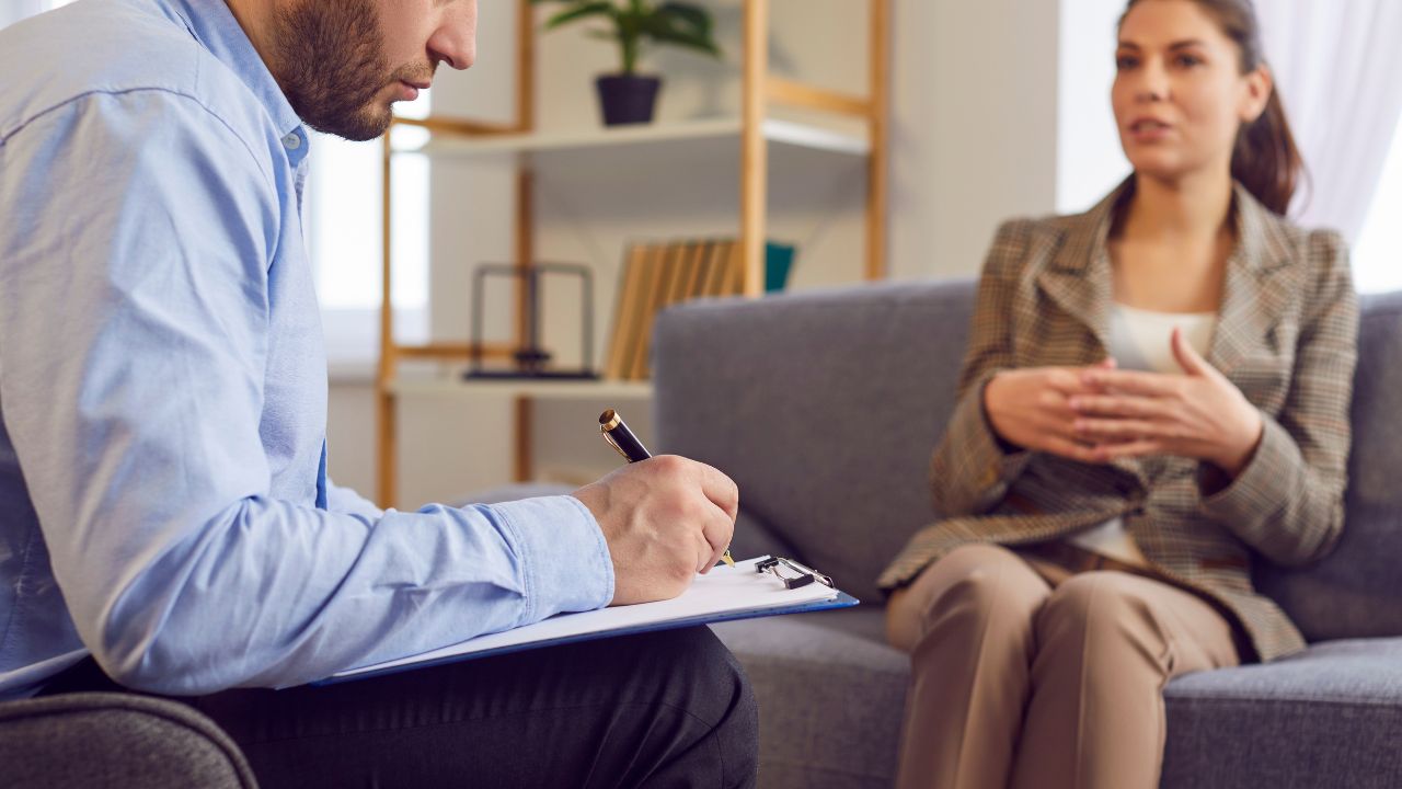 Incapacidad permanente total a un psicoterapeuta por dolor pélvico