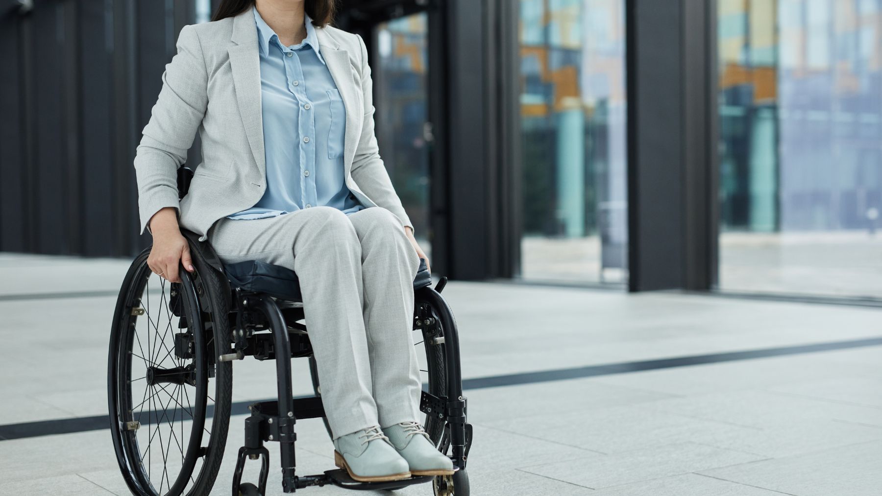 10 claves para prevenir el dolor de hombros en usuarios de silla de ruedas manual