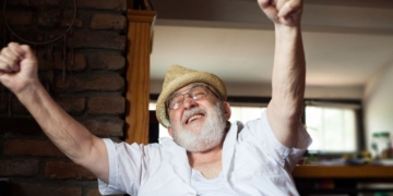 Así puedes conseguir el certificado del pensionista, la llave de las personas mayores para acceder a beneficios gratuitos