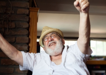 Así puedes conseguir el certificado del pensionista, la llave de las personas mayores para acceder a beneficios gratuitos