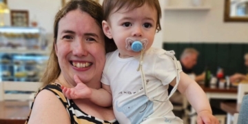 Una madre con discapacidad, ante la falta de accesibilidad: "La sociedad juzga en vez de prestar apoyos"