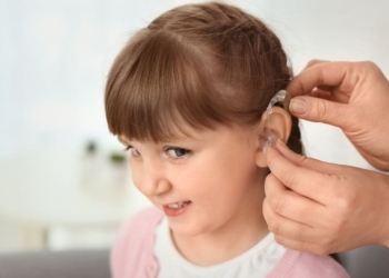 Día Mundial de la Audición: la importancia de la detección precoz, adaptaciones y recursos educativos