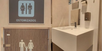 El Centro Comercial Bahía Sur estrena su primer baño para personas ostomizadas