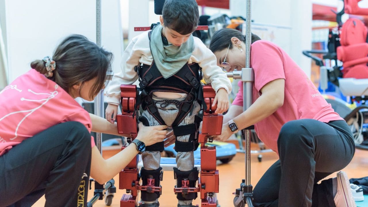 Atlas 2030: un exoesqueleto que ayuda a niños con parálisis cerebral para una rehabilitación integral