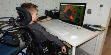 Crean un instrumento que permite a personas con discapacidad aprender y tocar música a través de la mirada