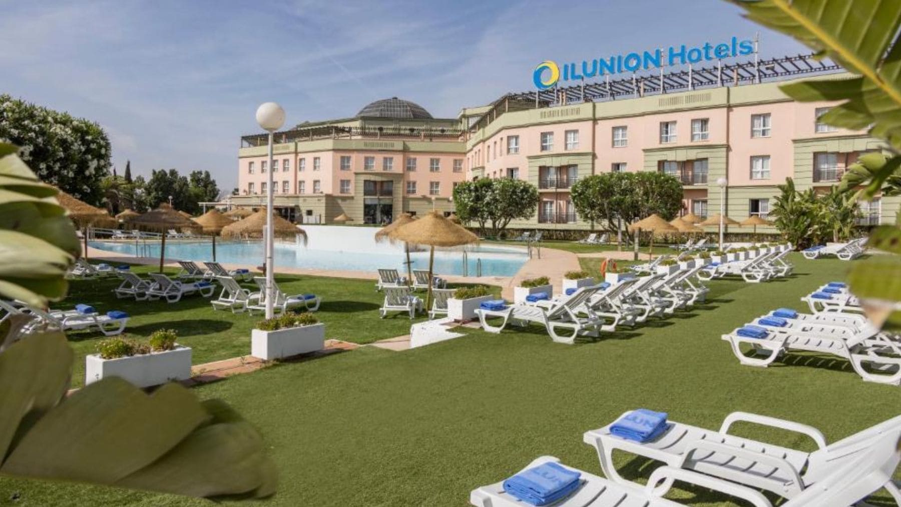 Hotel ILUNION Alcora Sevilla./ Foto de