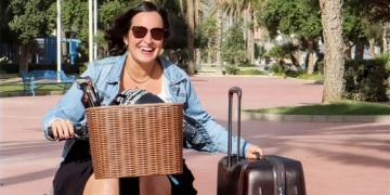 Impiden viajar a una mujer con discapacidad y el cargador de su silla termina en Panamá por un fallo en el aeropuerto