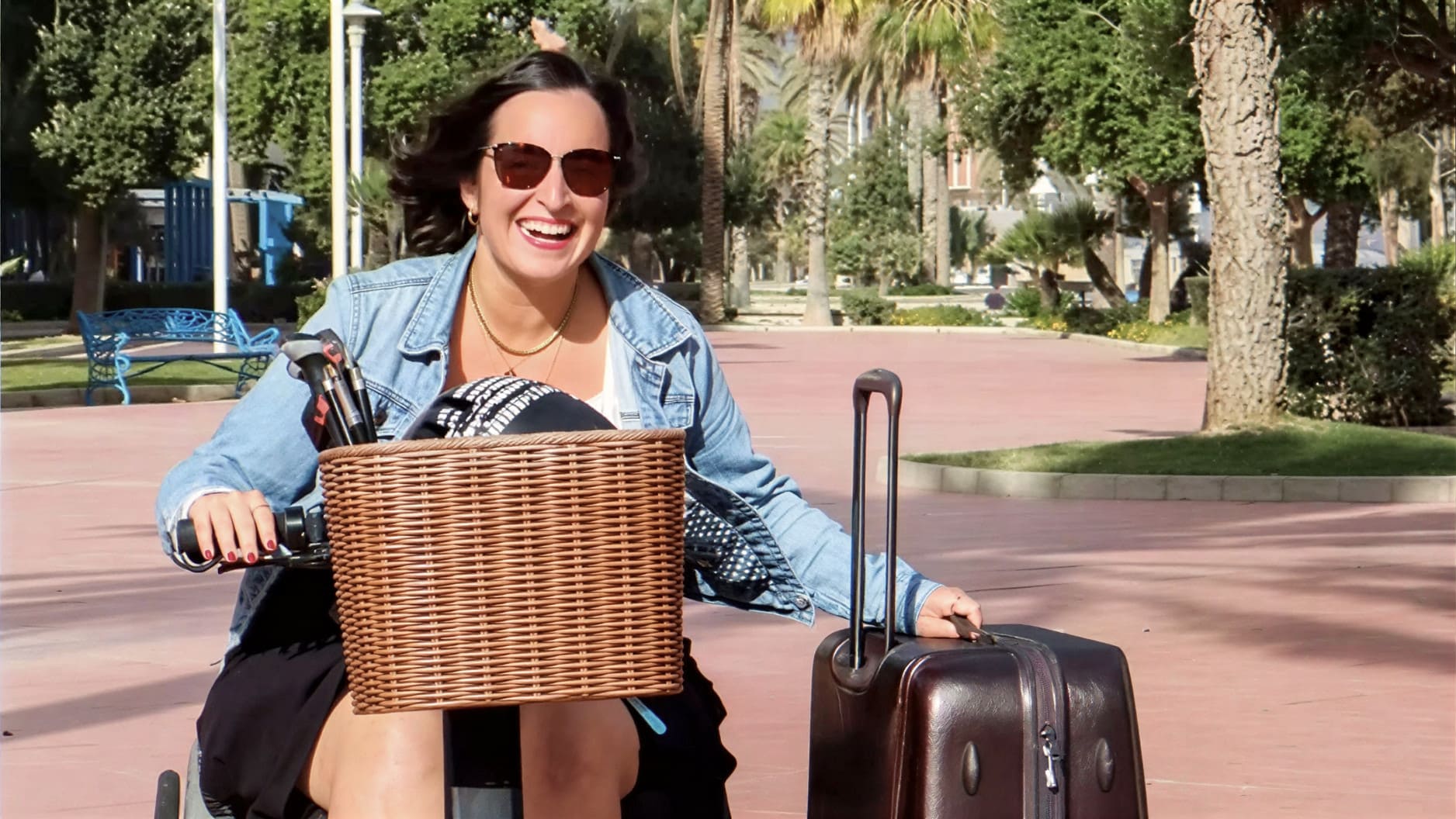 Impiden viajar a una mujer con discapacidad y el cargador de su silla termina en Panamá por un fallo en el aeropuerto