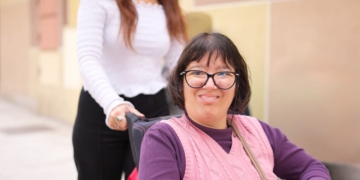 La asistencia personal, clave para la autonomía de personas con discapacidad