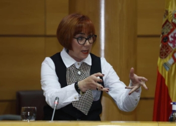 La denuncia de Ángeles Blanco, abogada sorda: "Nos dejan de subvencionar los audífonos a los 26 años"