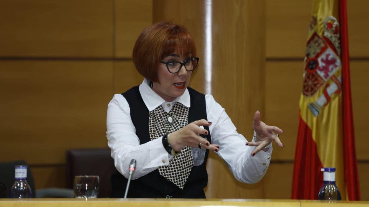 La denuncia de Ángeles Blanco, abogada sorda: "Nos dejan de subvencionar los audífonos a los 26 años"