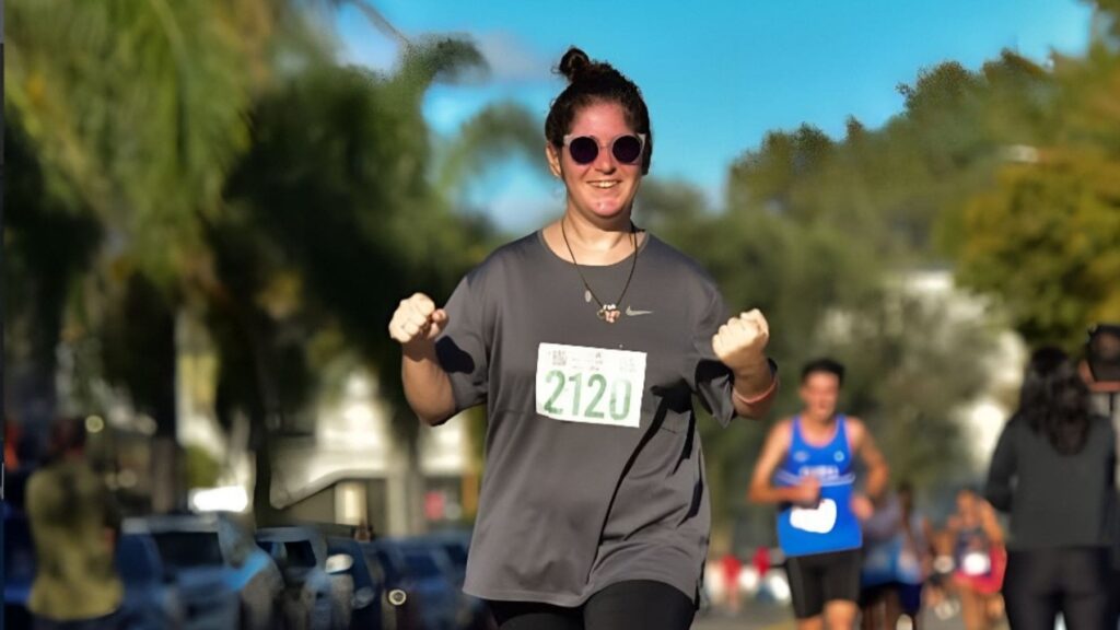 Agustina Garmendia: la emoción de completar su primera carrera con parálisis cerebral