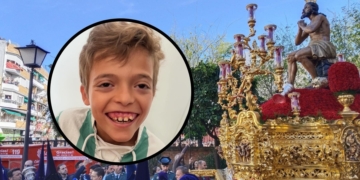 La emotiva 'levantá' de la Hermandad de la Estrella de Sevilla por Manuel, un niño con síndrome de Dravet