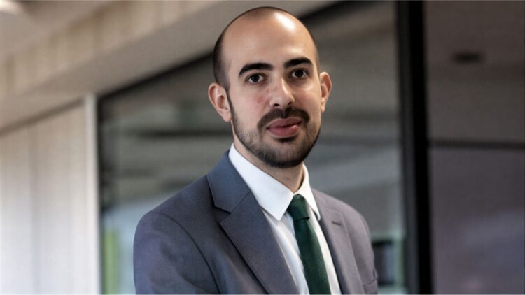 La importancia del entorno en personas con discapacidad: Javier García, montañista y padre con sordoceguera