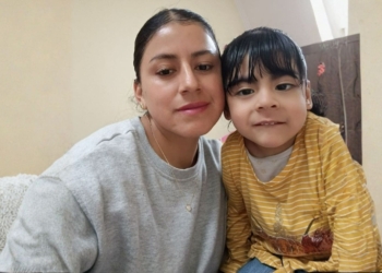 La madre de una niña con parálisis cerebral explica cómo es su rutina: "Su sonrisa dice más que mil palabras"