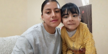 La madre de una niña con parálisis cerebral explica cómo es su rutina: "Su sonrisa dice más que mil palabras"