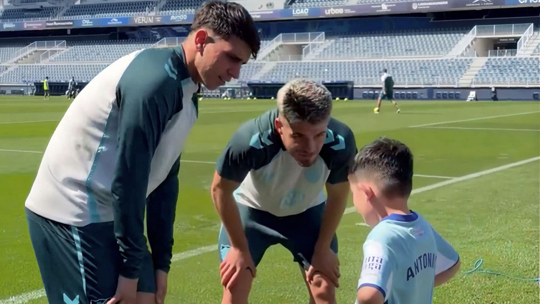 La bonita sorpresa del Málaga CF a Antonio, un aficionado de 7 años con Distrofia Muscular