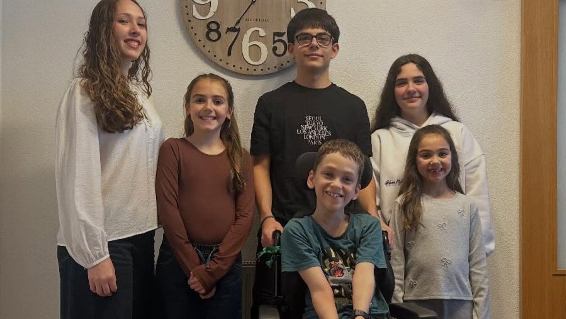 La vida de Leo, un pequeño de 10 años con parálisis cerebral: aprendizaje, aceptación y sonrisas