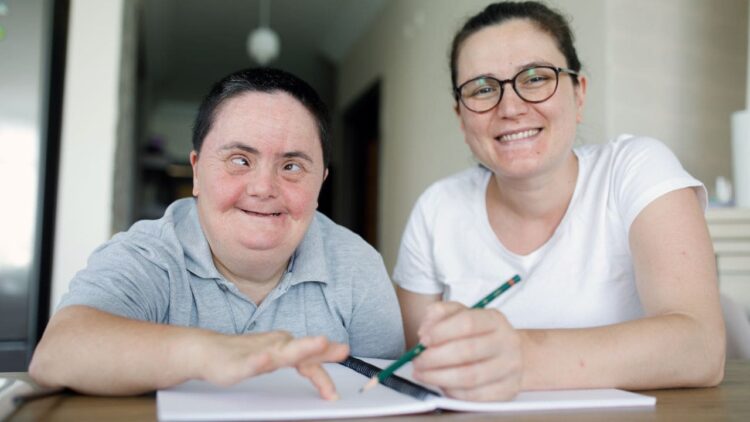 Los hermanos de personas con discapacidad intelectual piden apoyos para su propio envejecimiento