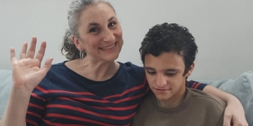 La madre de un joven con discapacidad expone una 'Guía de trámites' al cumplir la mayoría de edad