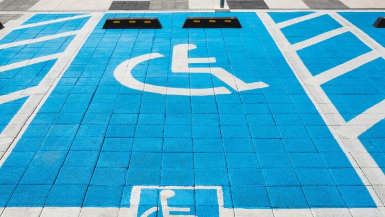 El baremo de movilidad reducida y la tarjeta PMR de aparcamiento