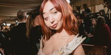 La activista e influencer Nikky Lilly normaliza su enfermedad rara en la alfombra roja de los Oscar