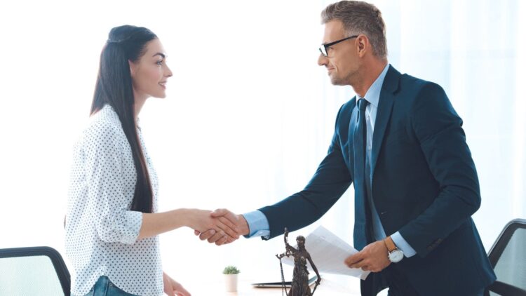 Notarios revelan los plazos para cobrar una herencia según el código civil