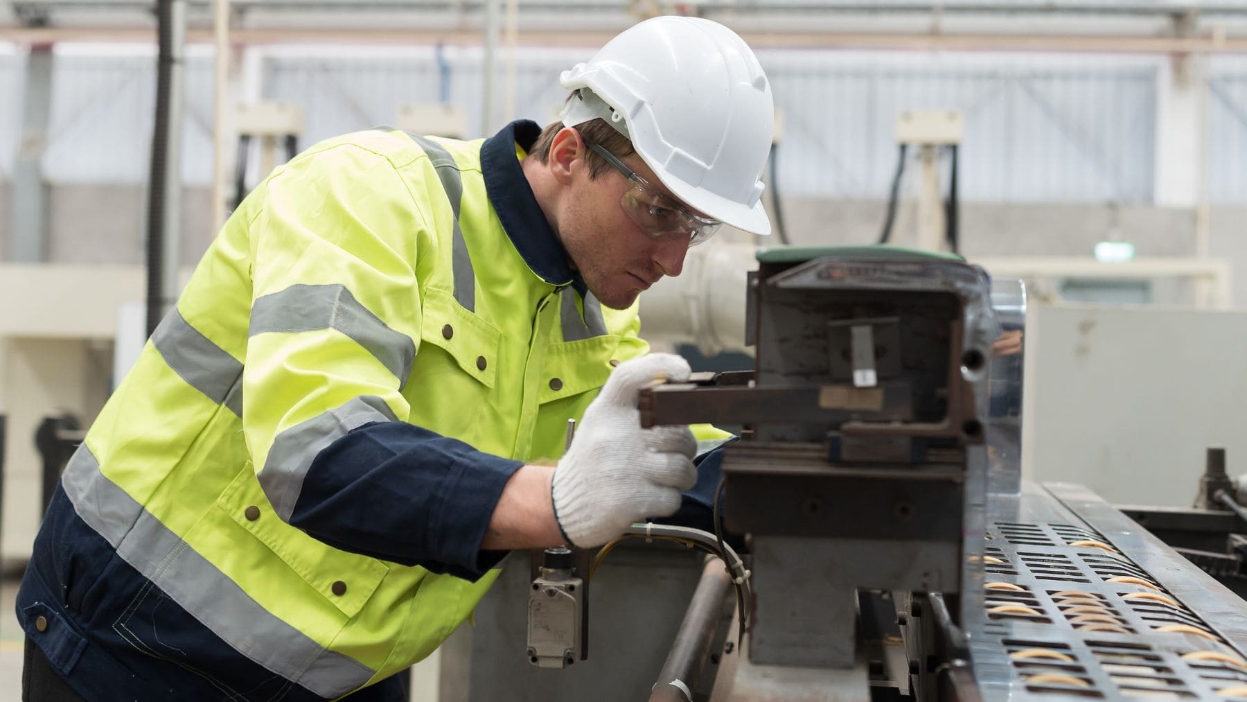 Un operario de fábrica logra una incapacidad permanente total con una cuantía del 75% de su base reguladora