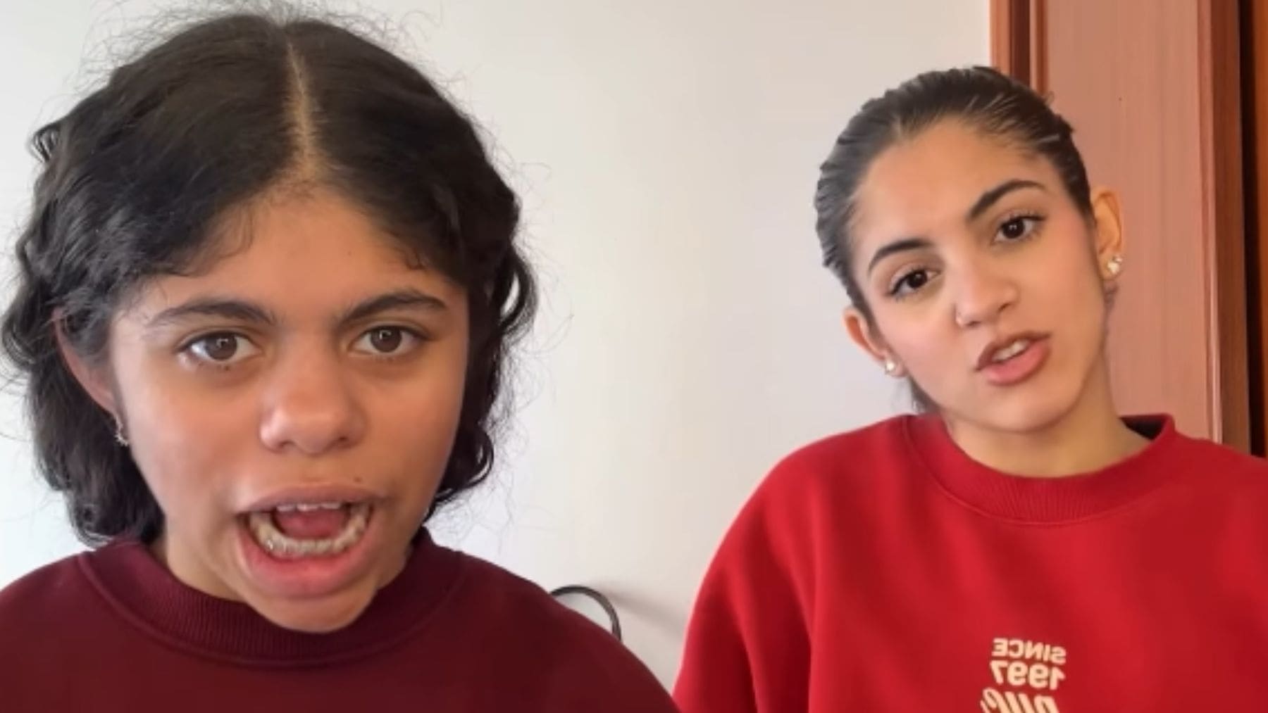 Dos hermanas que promueven la empatía real respecto a personas con discapacidad