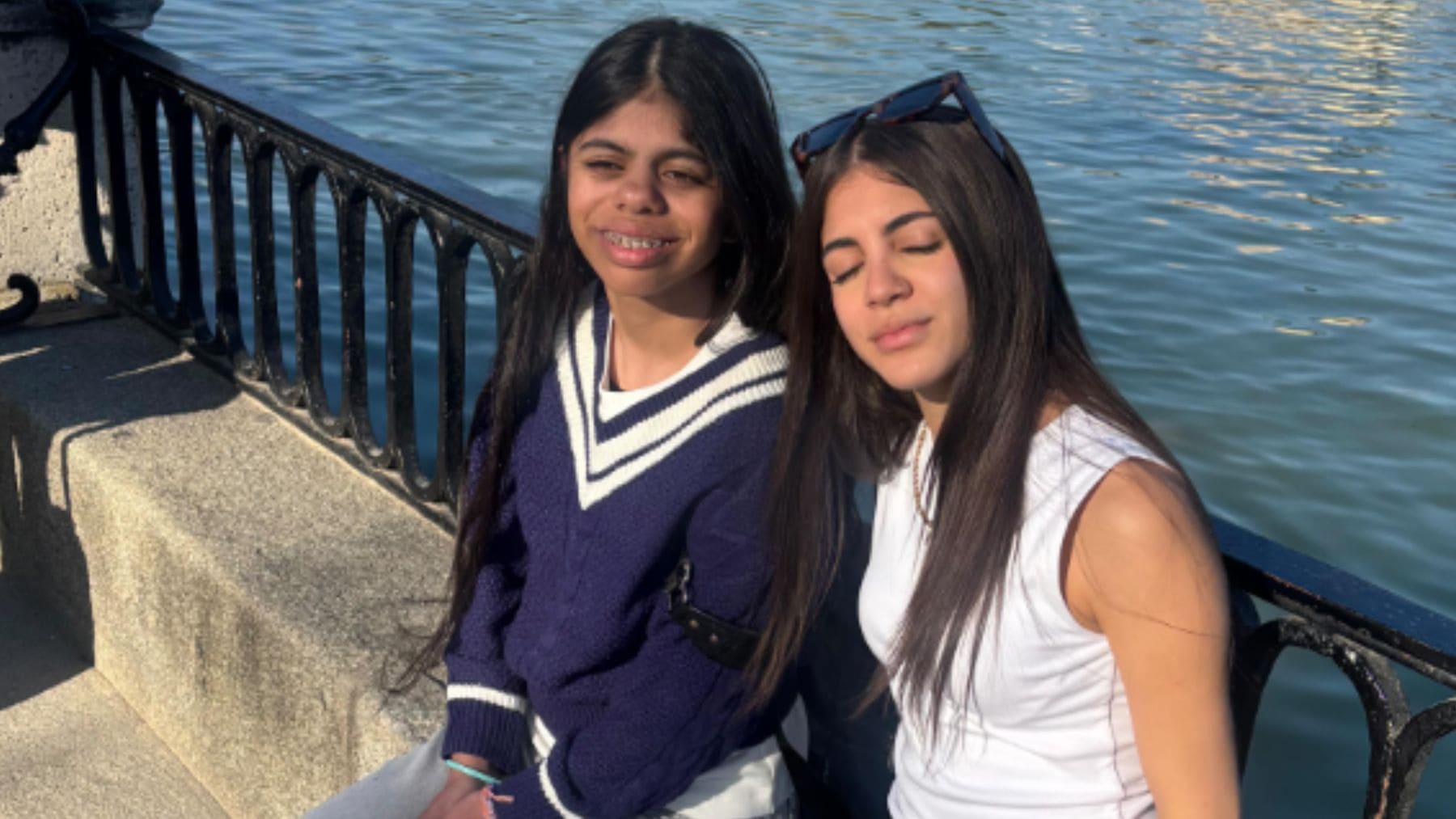 Dos hermanas que promueven la empatía real respecto a personas con discapacidad