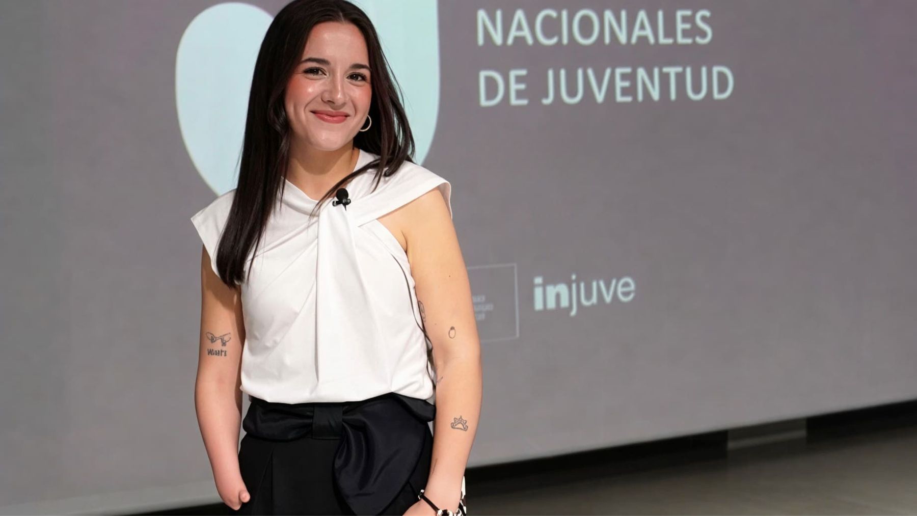 Regina Martínez, 26 años y con agenesia en el brazo derecho: aún no sabe si es diestra o zurda