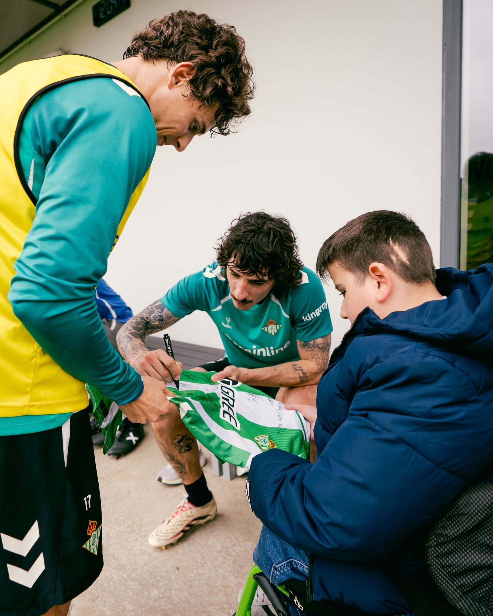 Rubén, un niño de diez años con discapacidad, conoce a los jugadores del Betis: "El mejor sueño de mi vida"